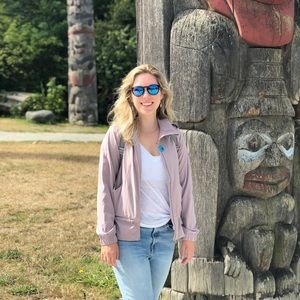 Meet your Posher, Laura